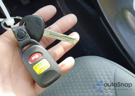 2011 Kia Sorento z USA, uszkodzony, nr VIN 5XYKT3A16BG018041